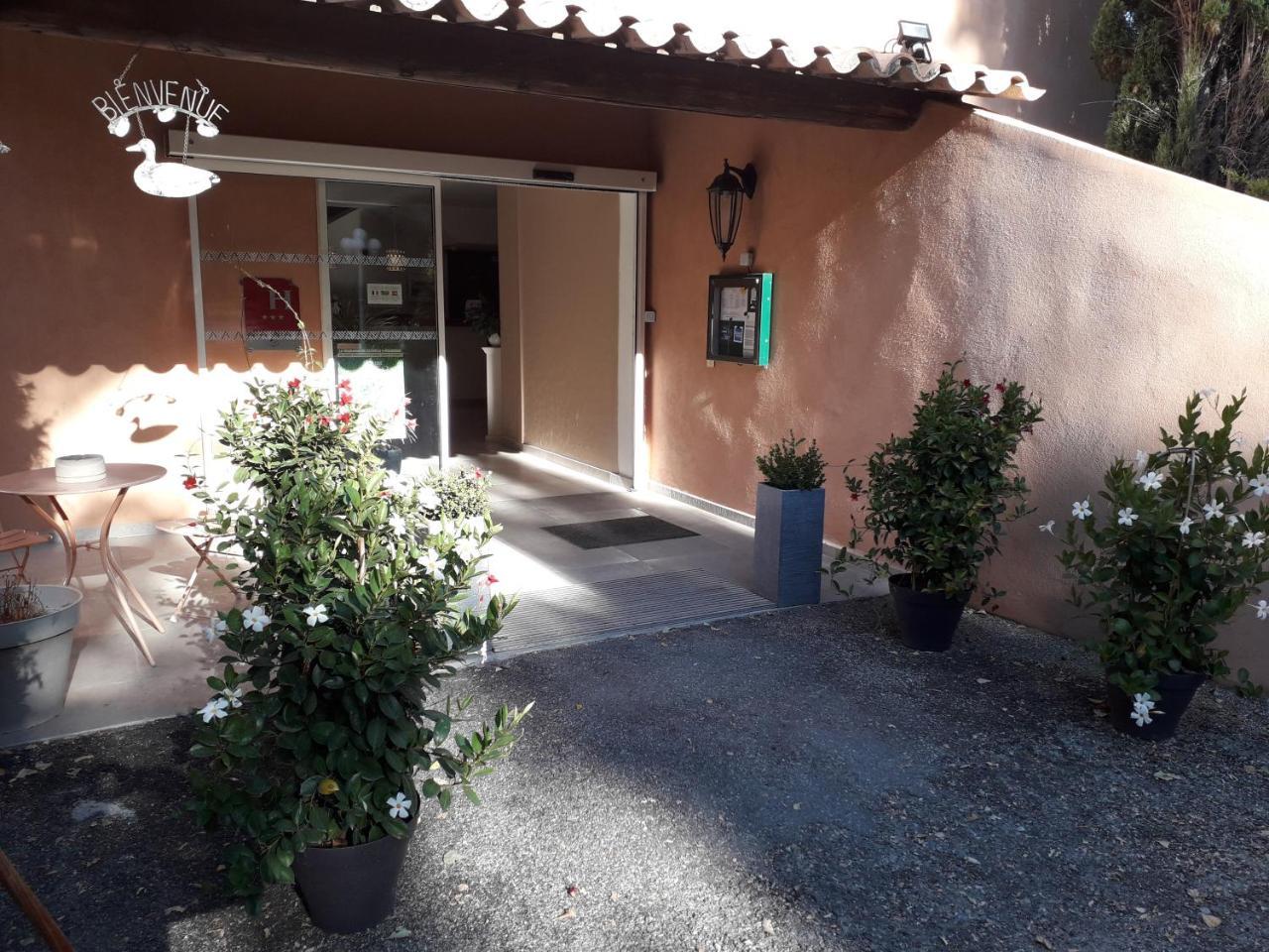 Le Mas Du Colombier Cadenet Exterior photo
